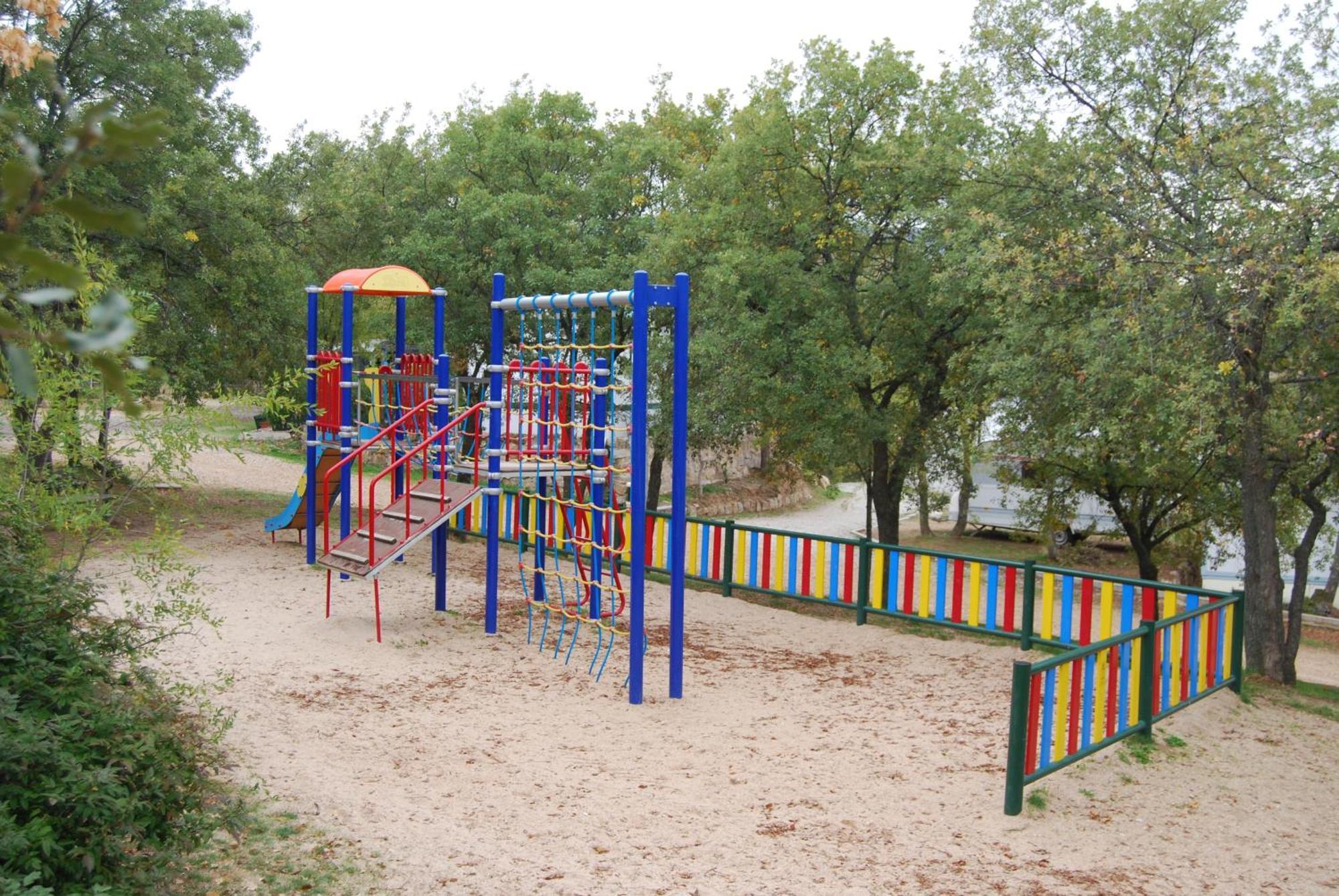 Camping De Cervera De Buitrago Εξωτερικό φωτογραφία